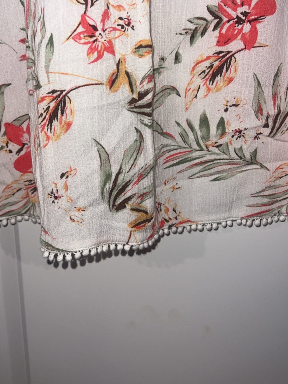 Skies Are Blue White Floral Sleeveless Camisole with Red Accents - Picture 2 of 4